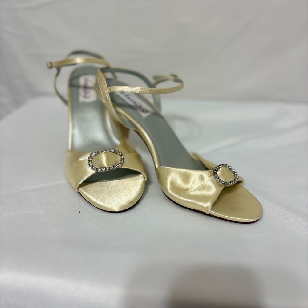 Vintage Dyeables brand women's strappy slingback heels